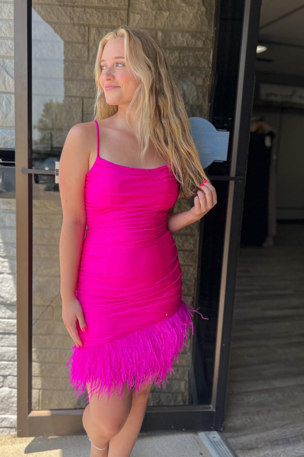 Anastasia | Vestido de fiesta azul con plumas