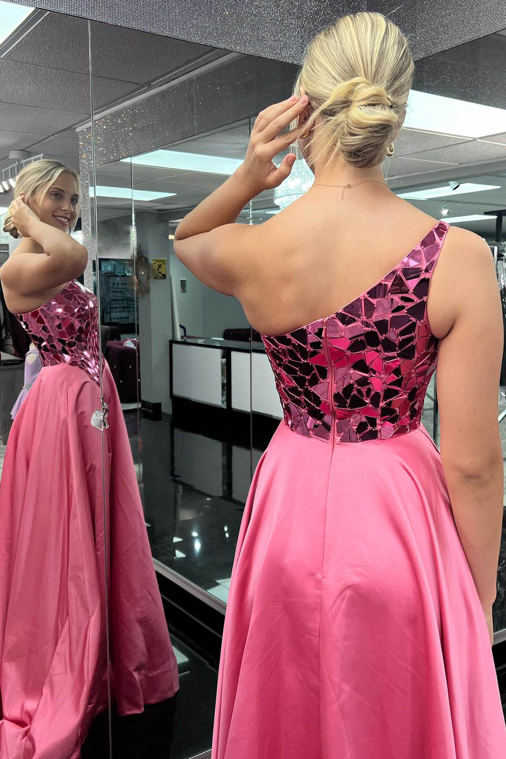 Amiyah | Vestido de fiesta de lentejuelas con un solo hombro y abertura en forma de A