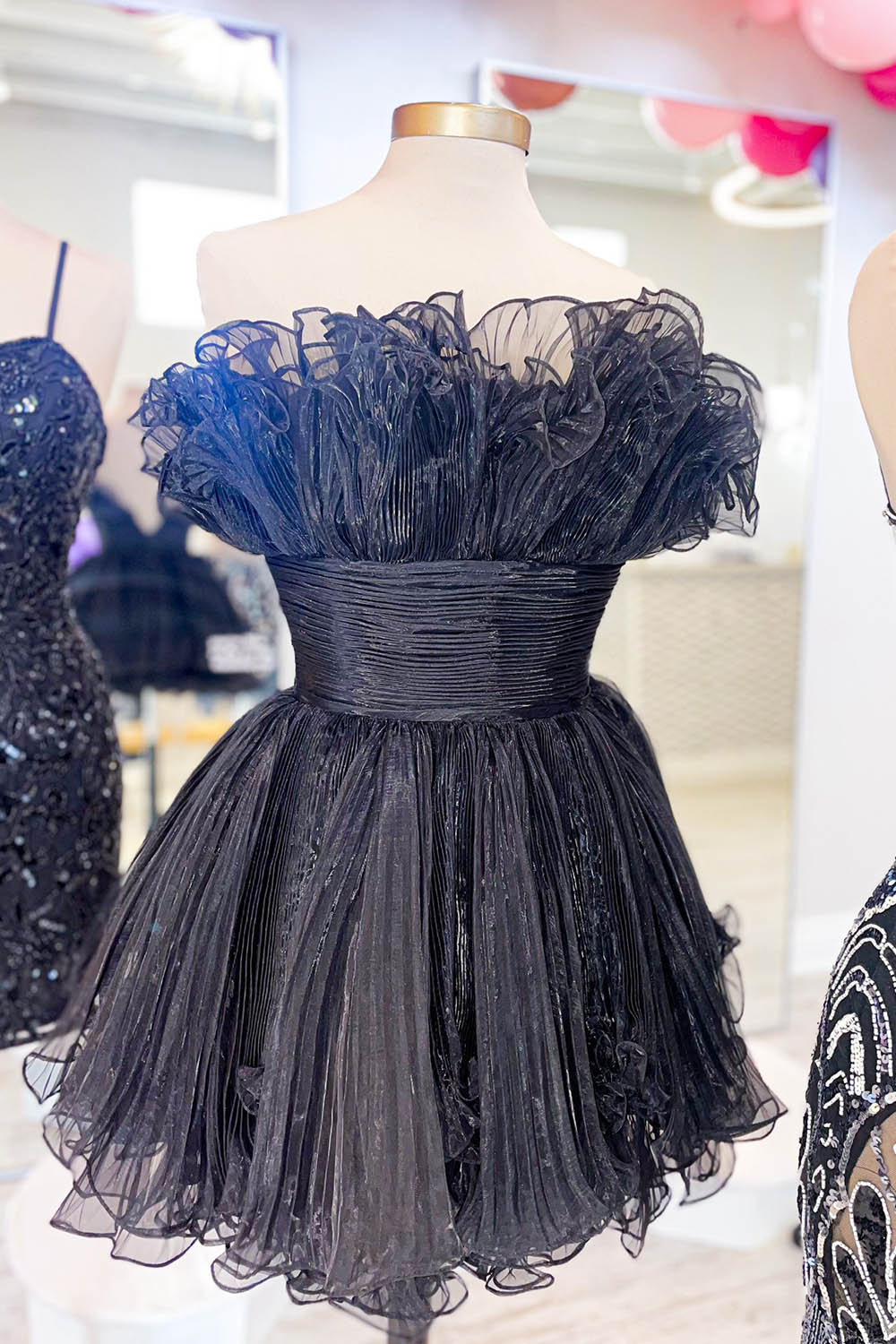 Amaia | Blaues A-Linien-Kleid mit trägerlosem Rüschen-Kurzschluss