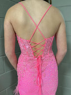 Arlette | Vestido de fiesta largo, ajustado, con escote en V y espalda descubierta, de sirena rosa y abertura