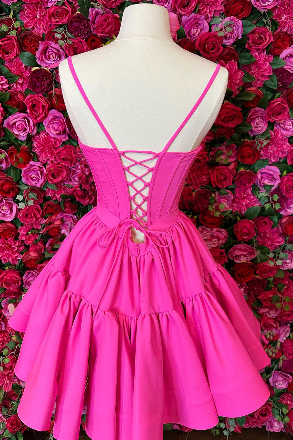Mabel | Vestido de fiesta con cordones y volantes en forma de A