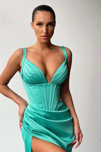 Vestido de fiesta con escote en V, sin mangas y tirantes finos