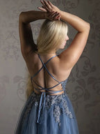 Anya | Kurzes A-Linien-Heimkehrkleid aus Tüll mit Applikationen in Blush