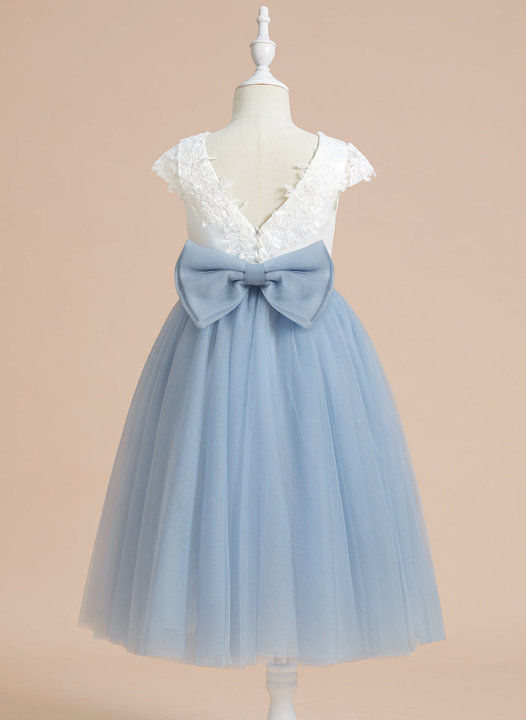 Vestido de niña de las flores de primera comunión de tul satinado con corte en A y largo hasta la rodilla