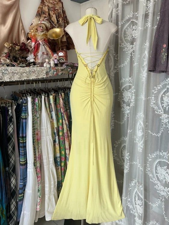 Elegante vestido de fiesta amarillo de sirena con cuello halter, lentejuelas y diamantes, largo, sin espalda, con abertura, Y8554