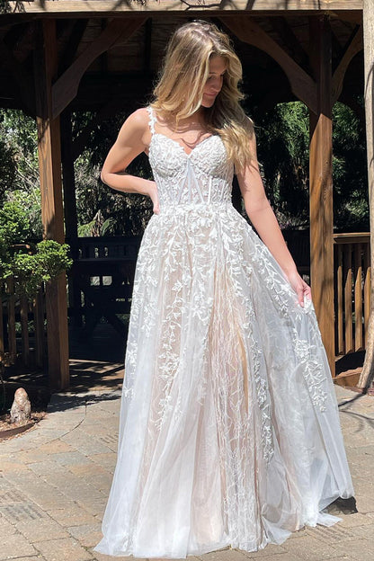 Mariana | A-Linien-Ballkleid aus Spitzentüll mit Herzausschnitt und Schlitz