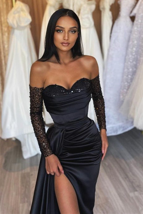 Schwarzes, langes, schulterfreies Ballkleid aus Satin mit Herzausschnitt, Schlitz vorne und Ärmeln