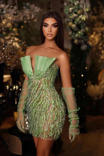 Vestido de fiesta verde corto de sirena con escote en V, sin tirantes, de tul y cuentas