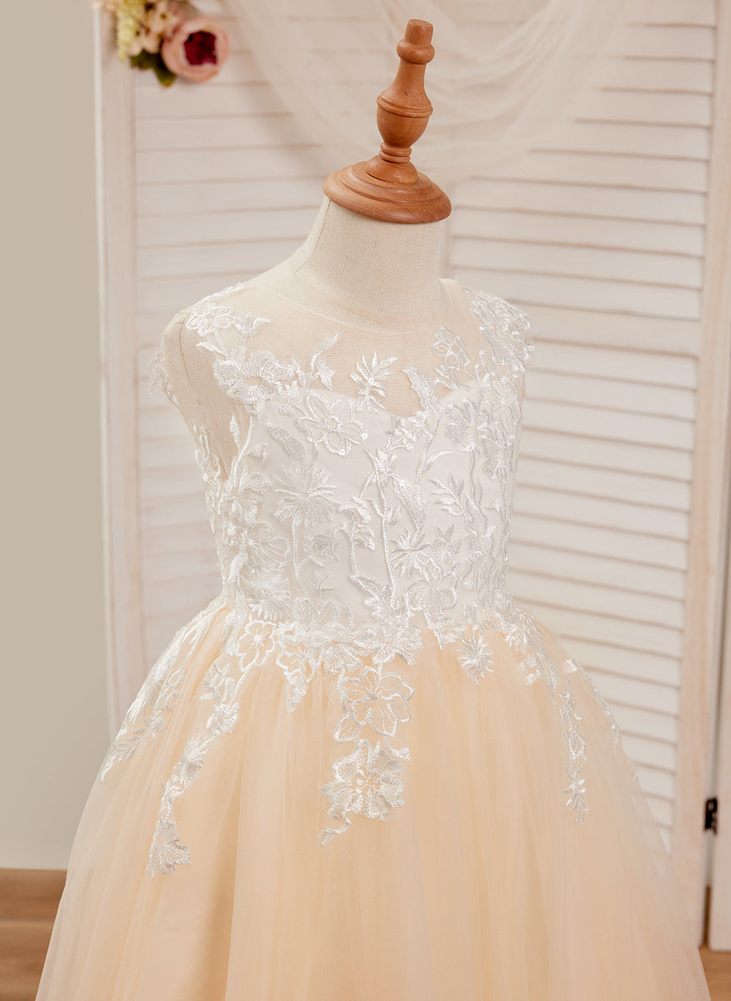 Vestido rosa de tul con encaje y corte en A hasta el suelo (010226589)