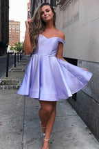 Einfache kurze Ballkleider A-Linie Satin Off-Shoulder Homecoming Kleider 