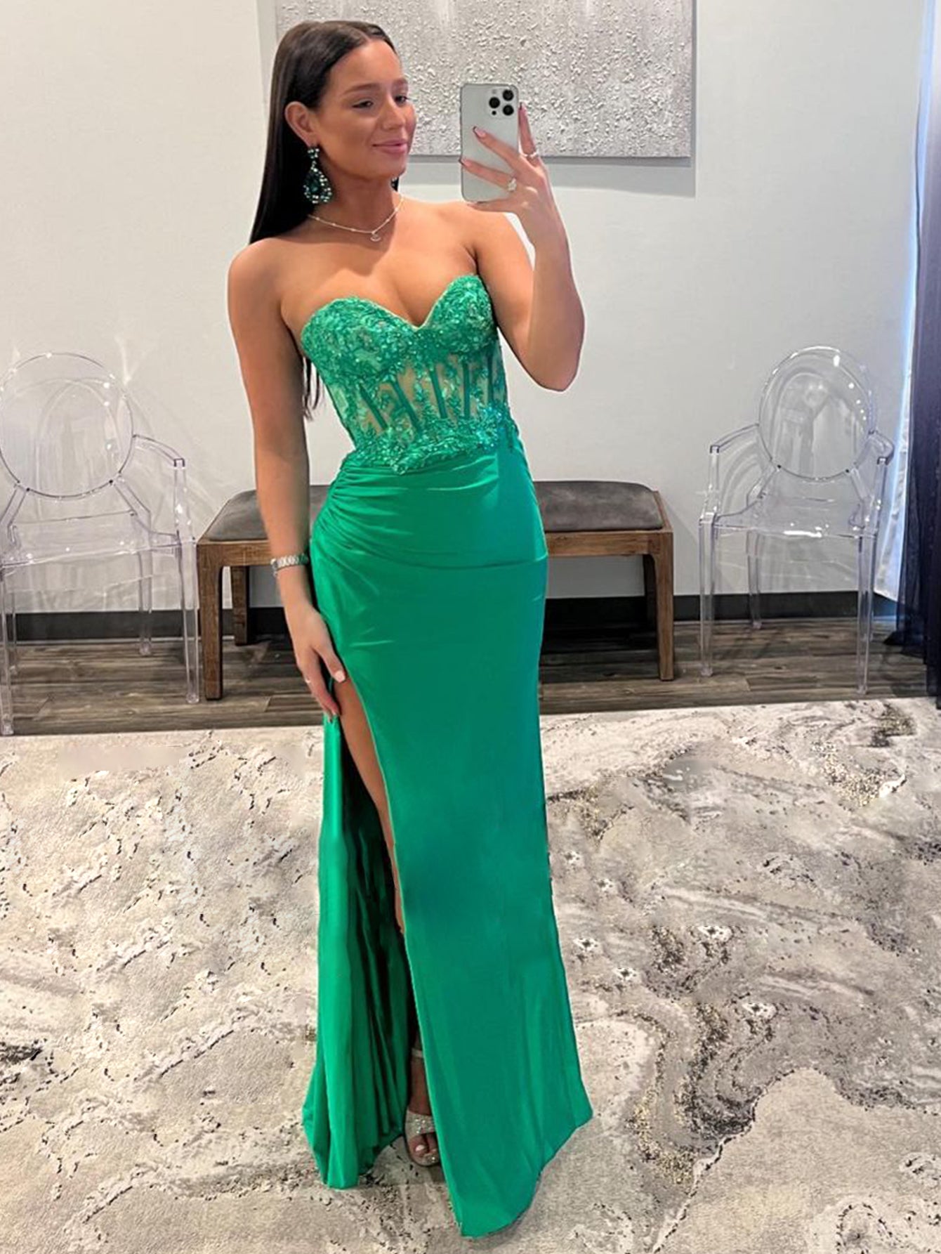 Ember | Vestido de fiesta largo con escote en forma de corazón, sin tirantes y abertura