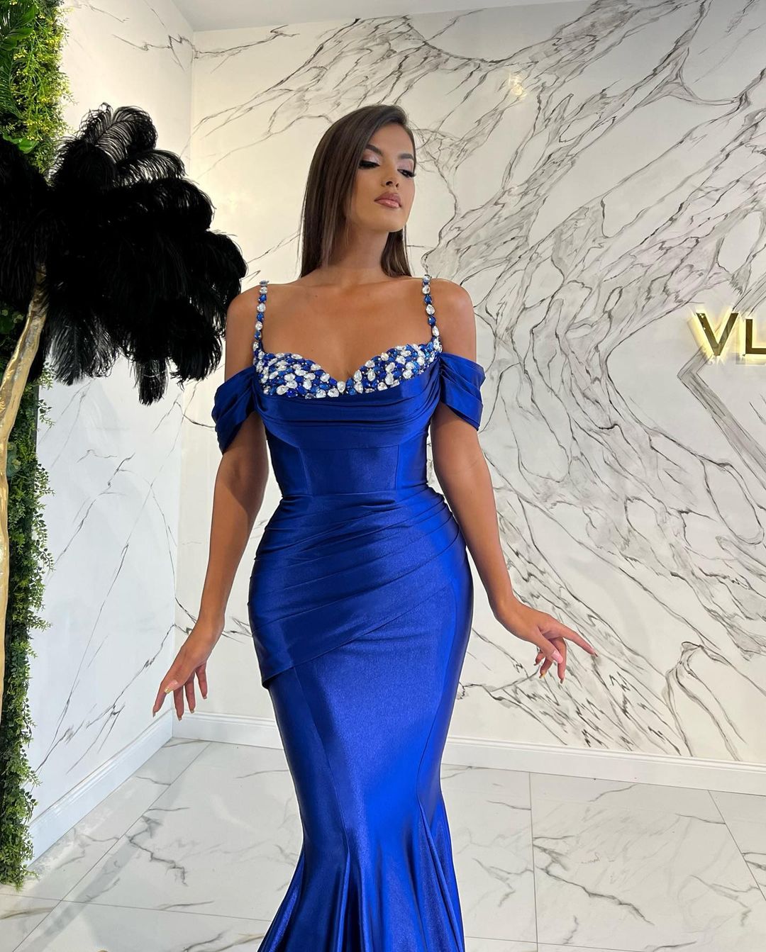 Langes Meerjungfrau-Abendkleid aus Satin mit Spaghettiträgern und Herzausschnitt