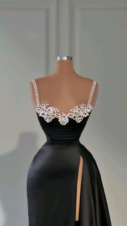Attraktives schwarzes langes Abendkleid mit hohem Schlitz Y4356