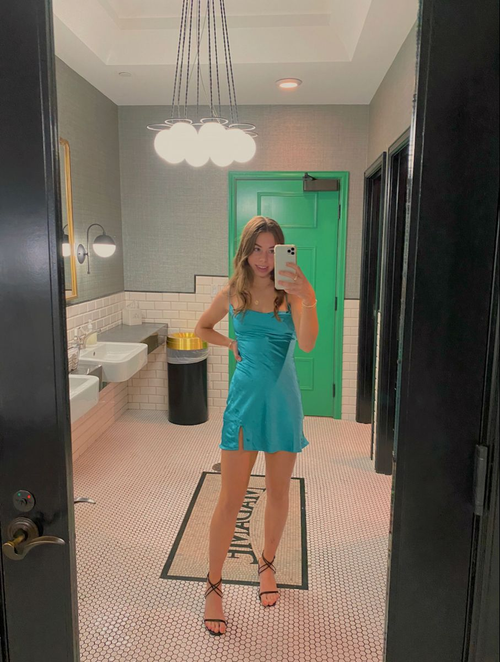 Vestido de verano con tirantes finos y corte en A para regreso a casa Y2837