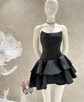 Trägerloses schwarzes kurzes Homecoming-Kleid, schwarzes Partykleid Y2025