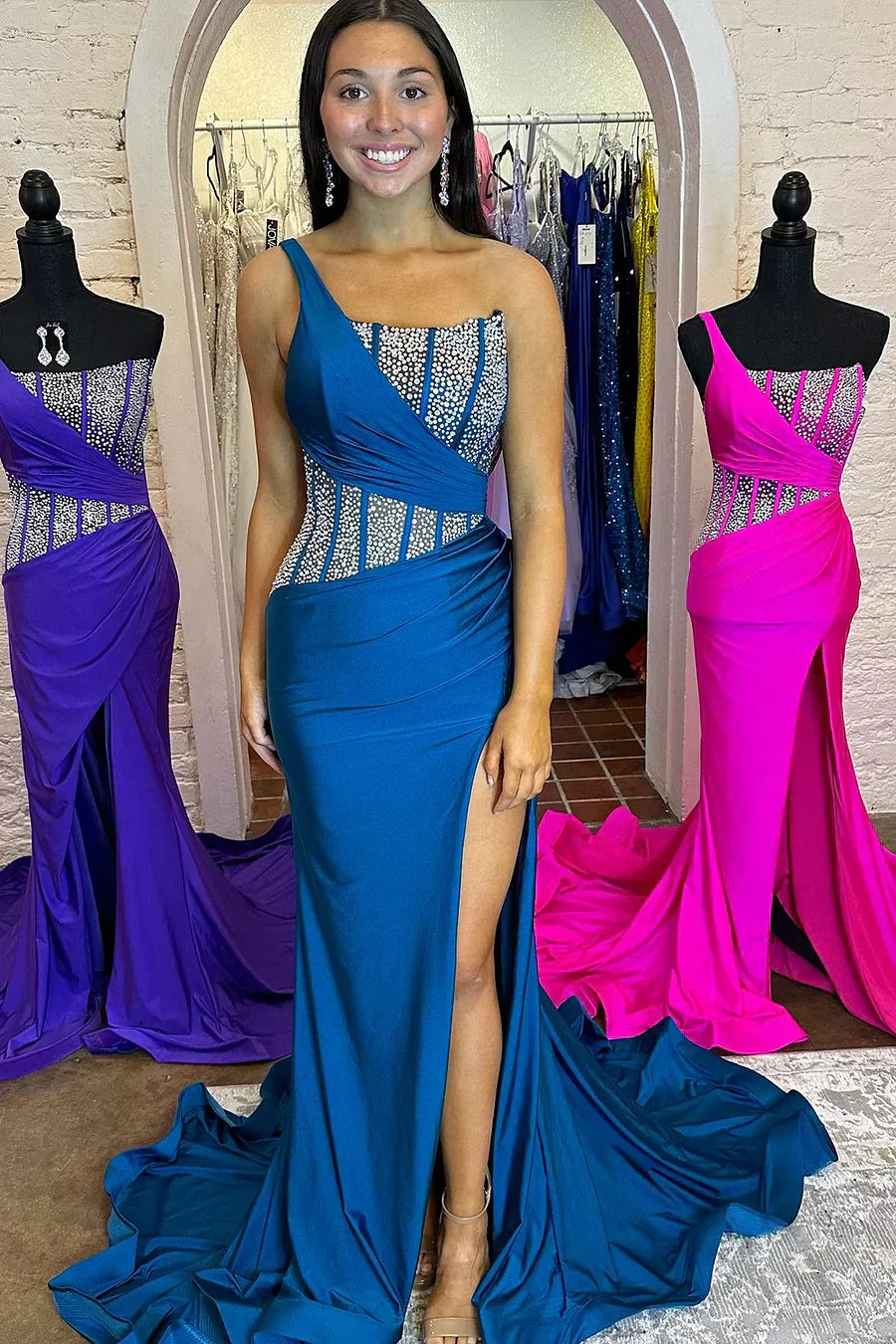 Laylani | Vestidos de fiesta largos de sirena azul con un solo hombro y cuentas