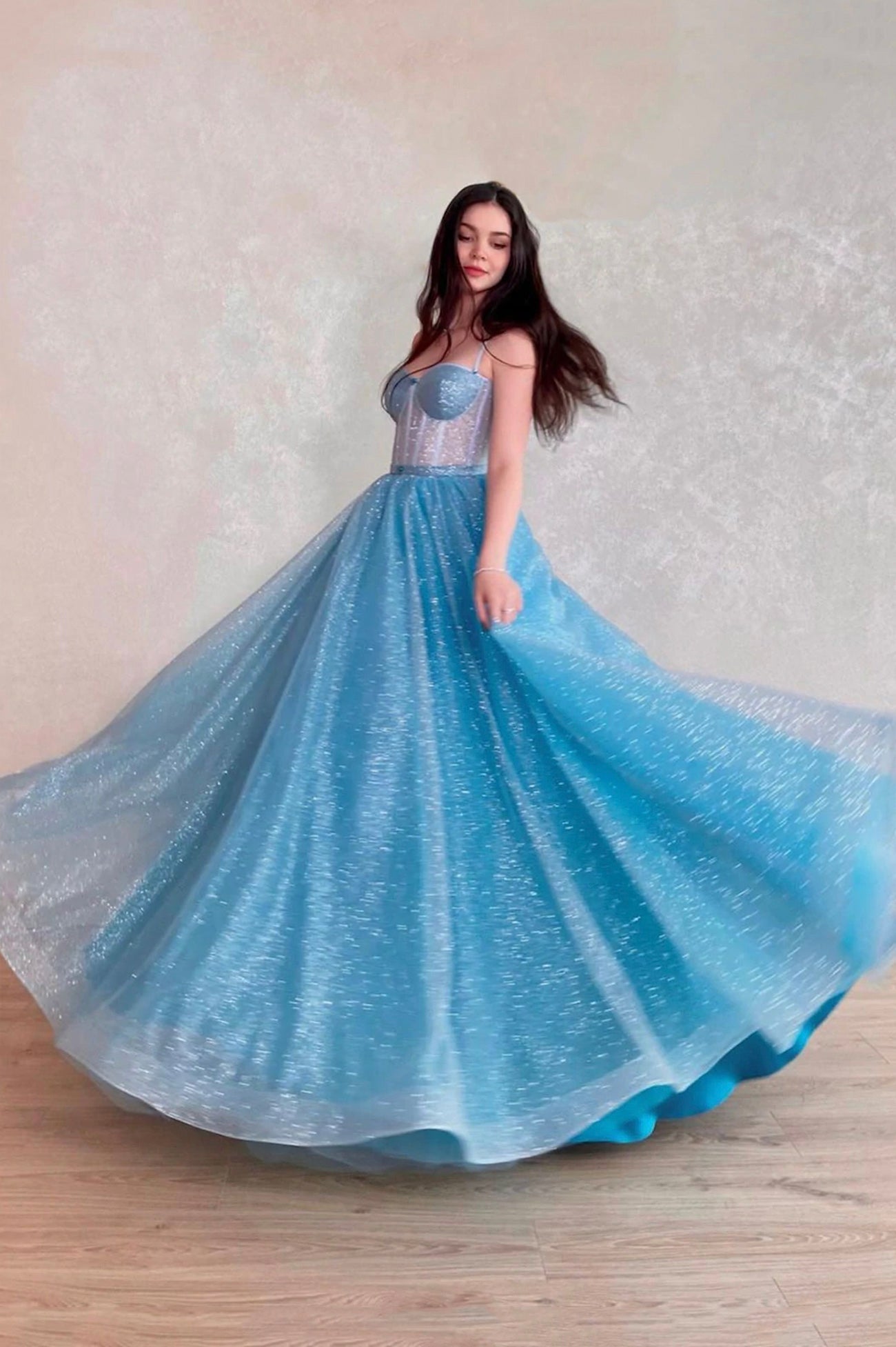 Mavis | Langes A-Linien-Ballkleid aus blauem Tüll, blaues Abendkleid mit Schnürung und Korsett