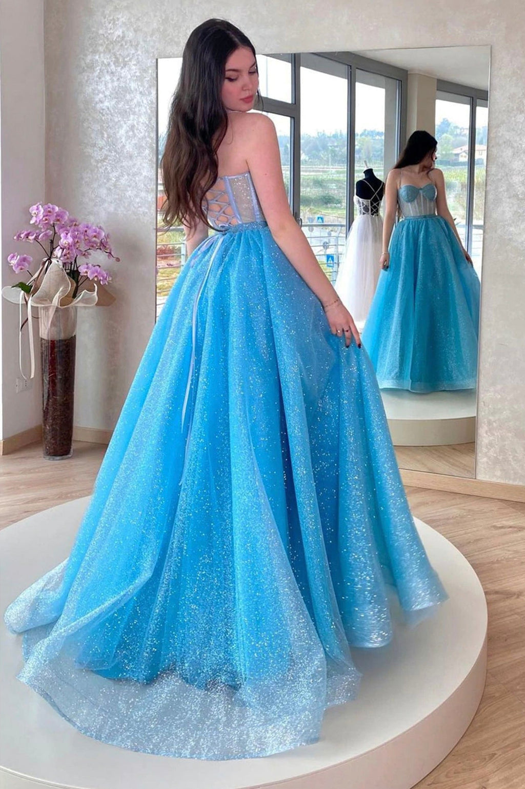 Mavis | Langes A-Linien-Ballkleid aus blauem Tüll, blaues Abendkleid mit Schnürung und Korsett