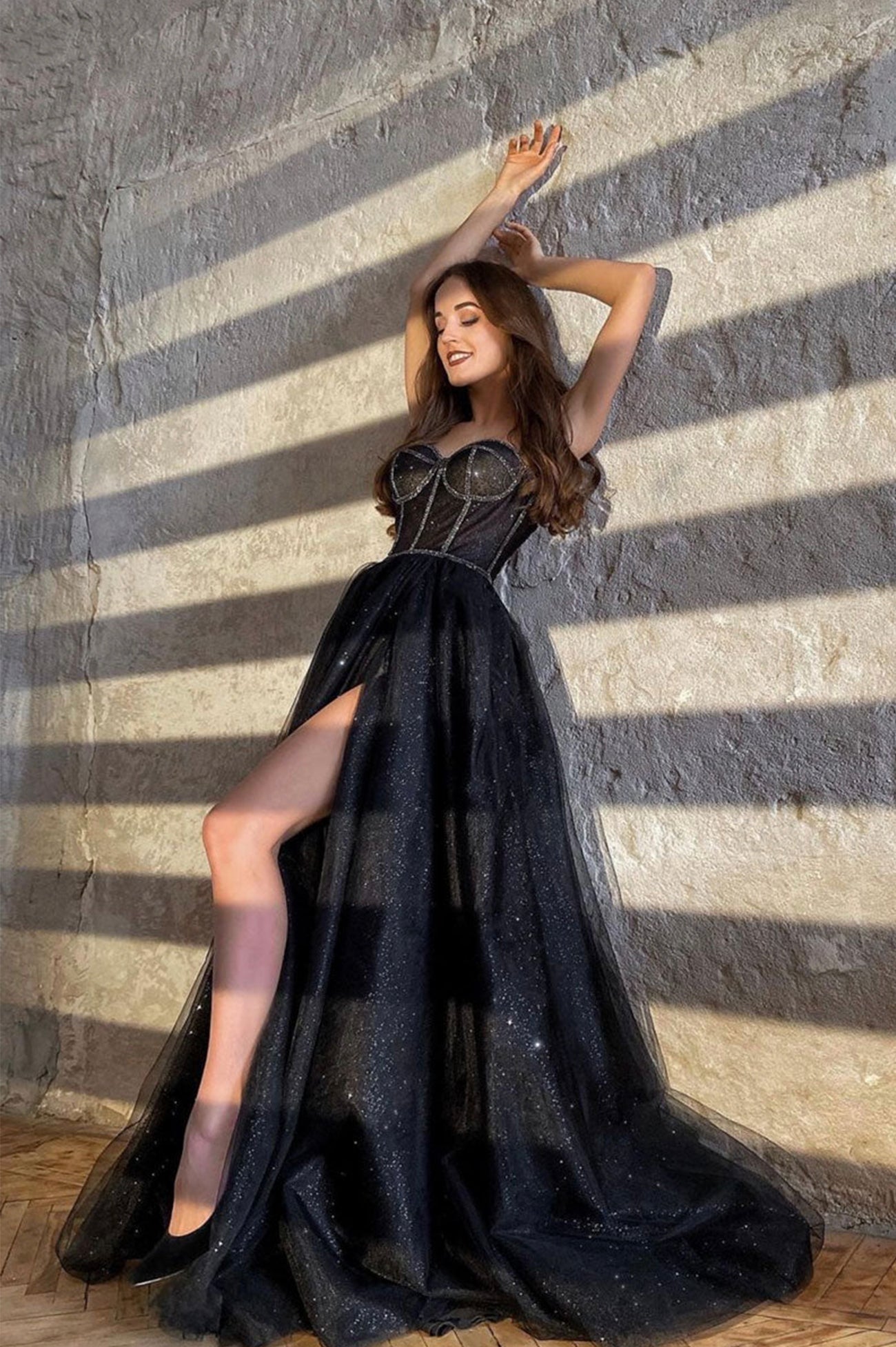 Zendaya | Schwarzes, glänzendes, bodenlanges Ballkleid aus Tüll Schwarzes Abendkleid mit Schlitz