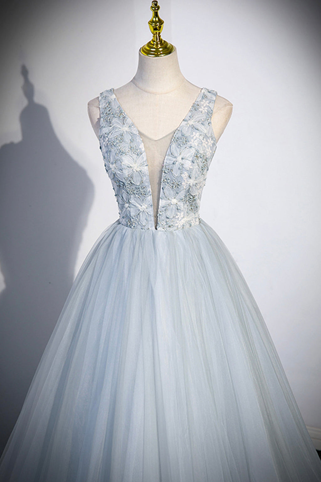 Angélica | Precioso vestido de fiesta largo de tul con escote en V, vestido de noche gris.