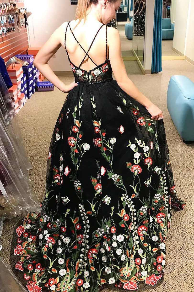 Harlee | Precioso vestido de fiesta negro con bordado floral