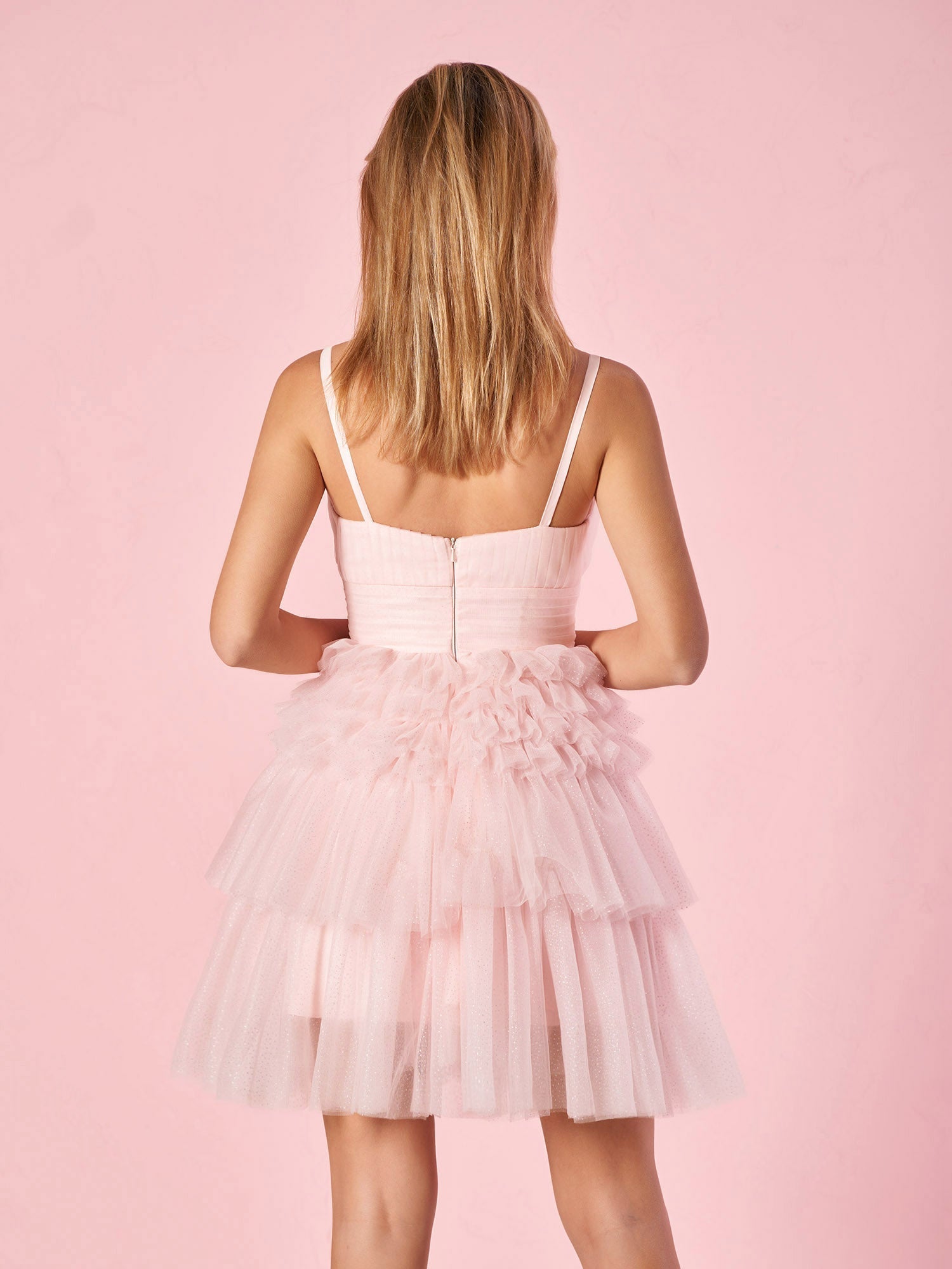 Layla | Vestido de fiesta corto con escote en V profundo y capas, corte A