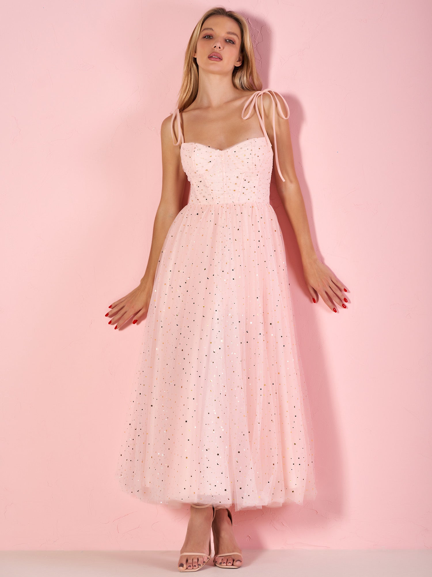 Vestido de fiesta largo de tul con escote corazón y estrellas