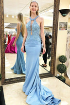 Vestido de fiesta largo azul cielo con corte sirena y espalda abierta