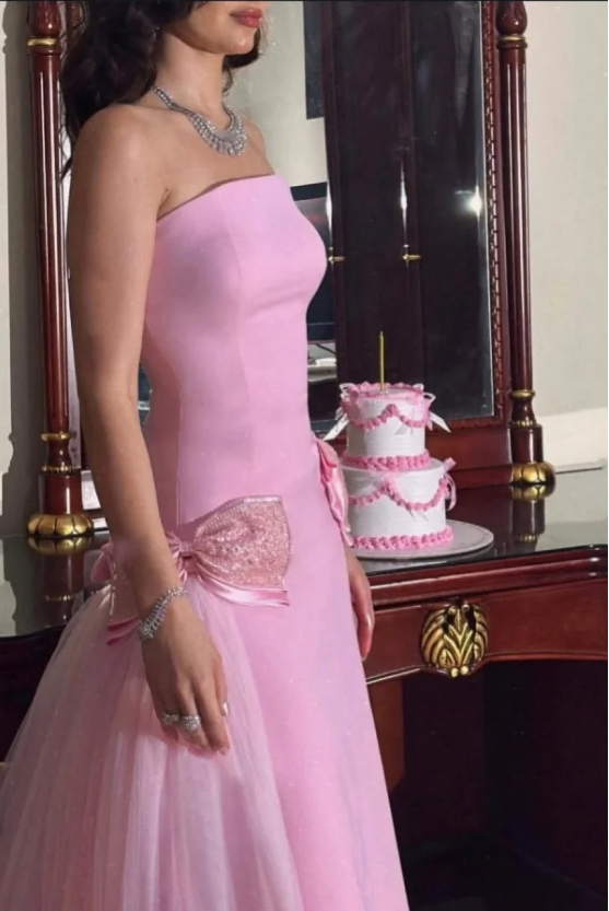 Süßes rosa trägerloses langes Ballkleid mit Schleife, Tüll-Satin-Abendkleid Y8053