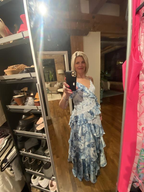 Wunderschönes blaues ärmelloses V-Ausschnitt Spitzenrüschen gestuftes Abendkleid formelles Ballkleid Y8460