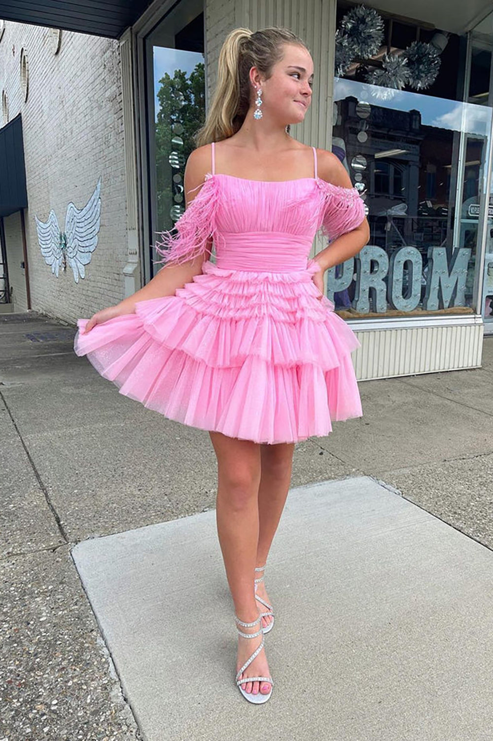 Lindos vestidos de fiesta de tul con plumas en forma de A en color rosa