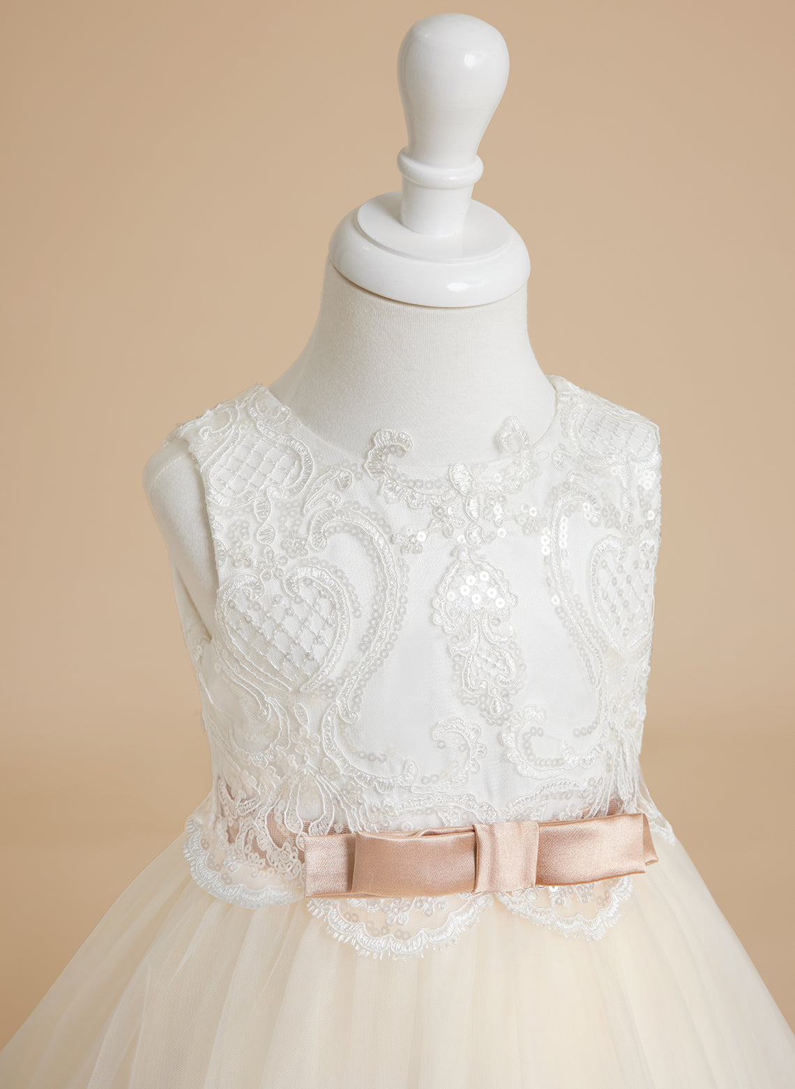 Vestido de fiesta/princesa de tul con cola larga color marfil para niña de las flores
