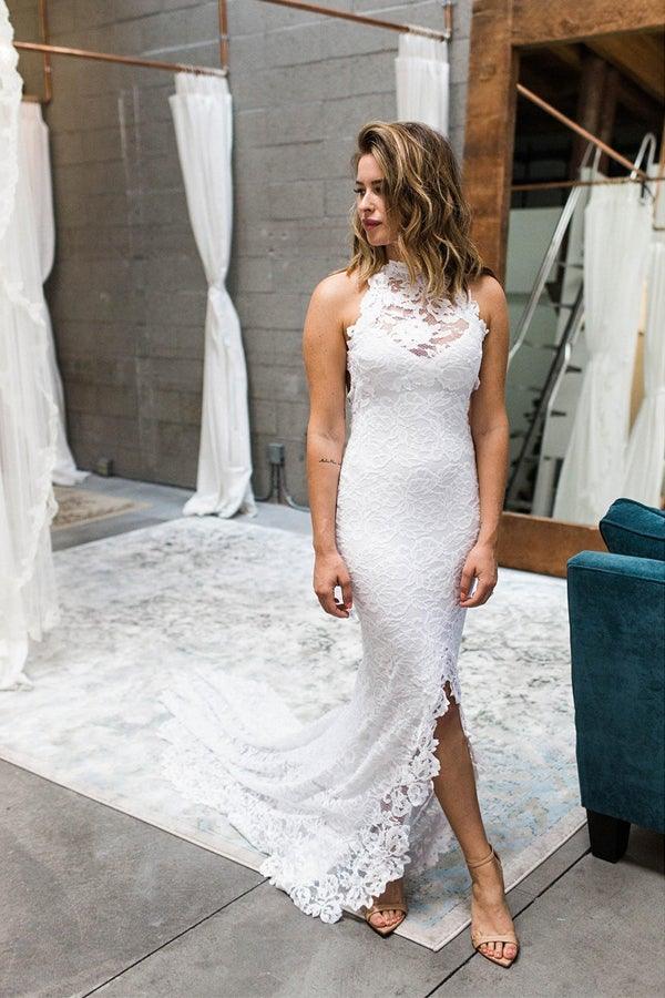 Vestido de novia de encaje con escote alto, cola larga y espalda abierta, WD397