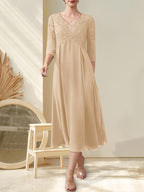A-Linie V-Ausschnitt Wadenlanges Chiffon-Spitzenkleid für die Brautmutter mit Perlenbesatz