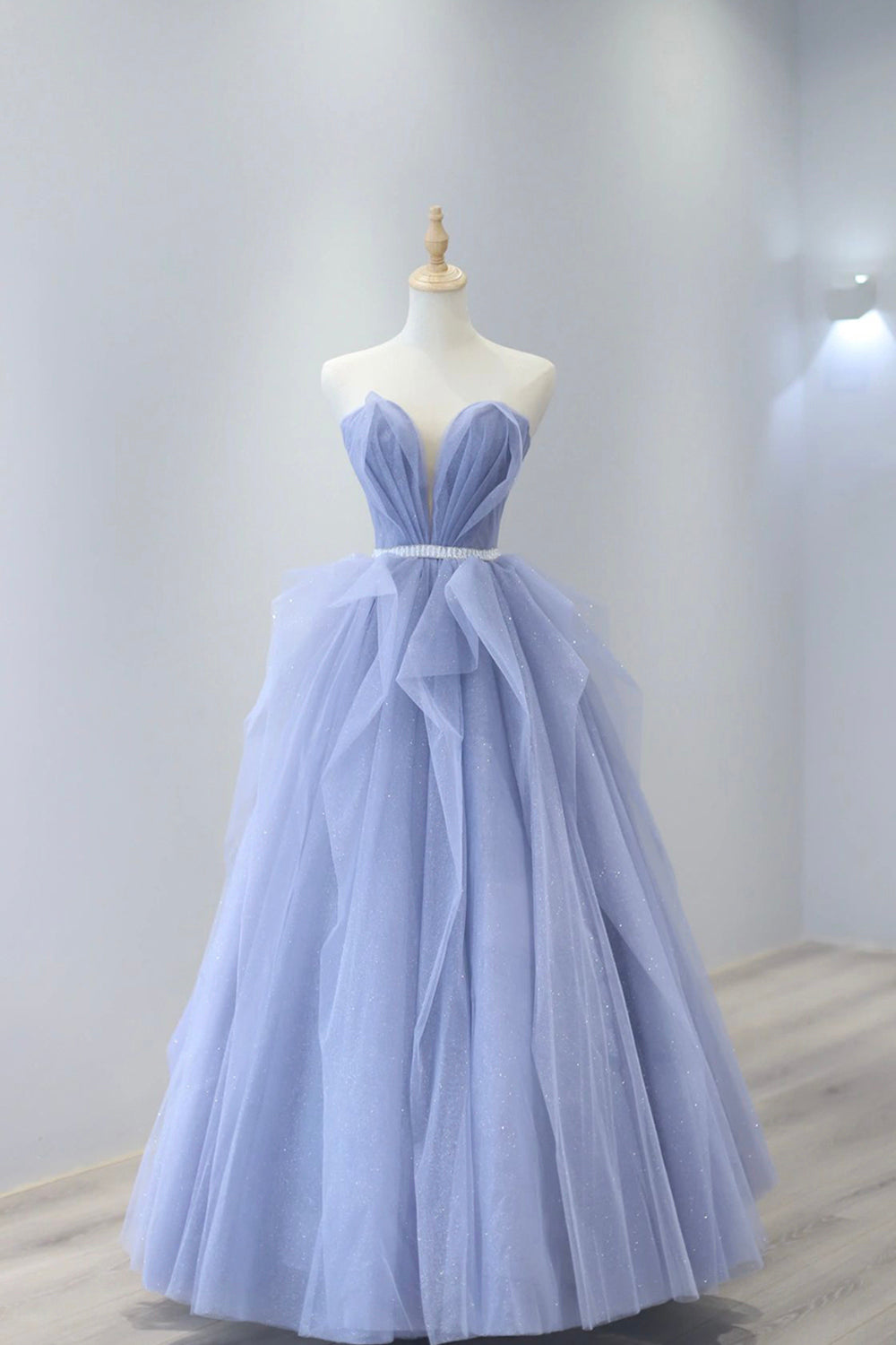 Aleah | Blaues trägerloses langes Ballkleid aus Tüll, schönes Abendkleid mit herzförmigem Ausschnitt