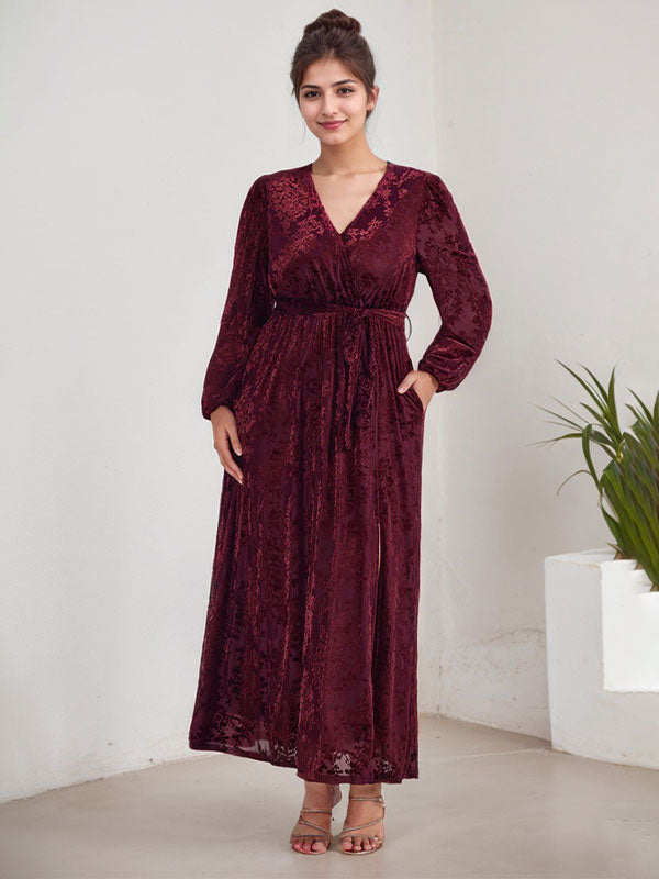 Vestido de novia de terciopelo con escote en V, mangas largas y corte A hasta la rodilla con abertura