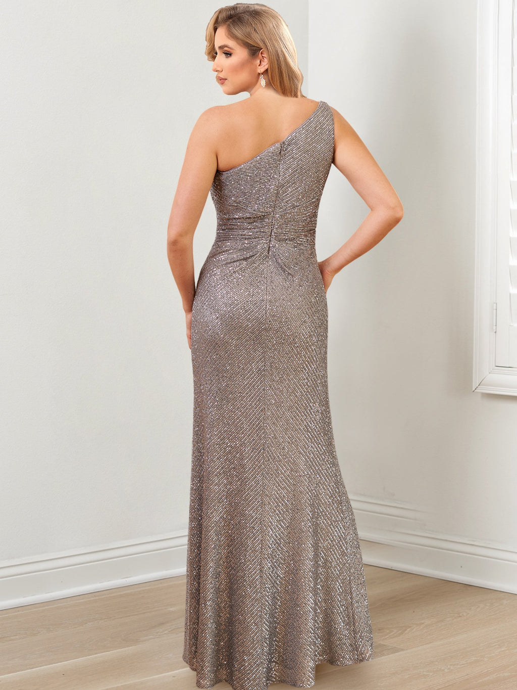 Vestidos para madre de la novia con corte tubo/columna, un hombro al aire y largo hasta el suelo