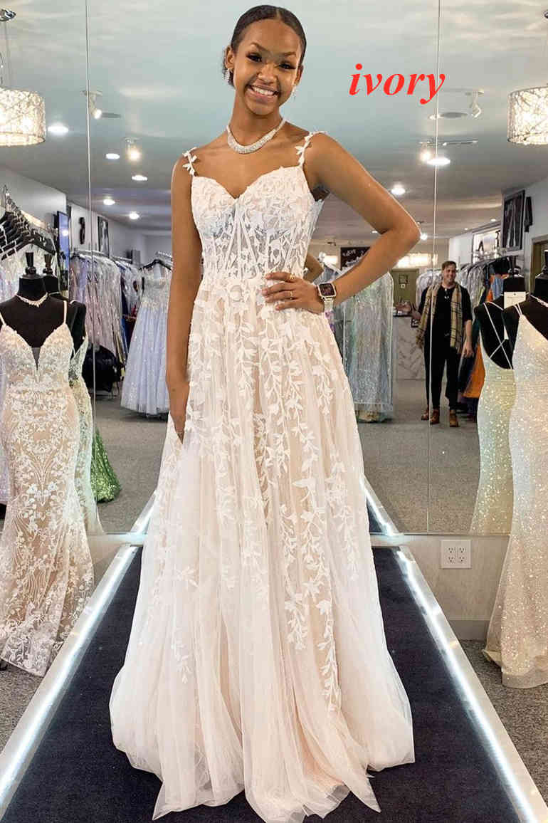 Mariana | A-Linien-Ballkleid aus Spitzentüll mit Herzausschnitt und Schlitz