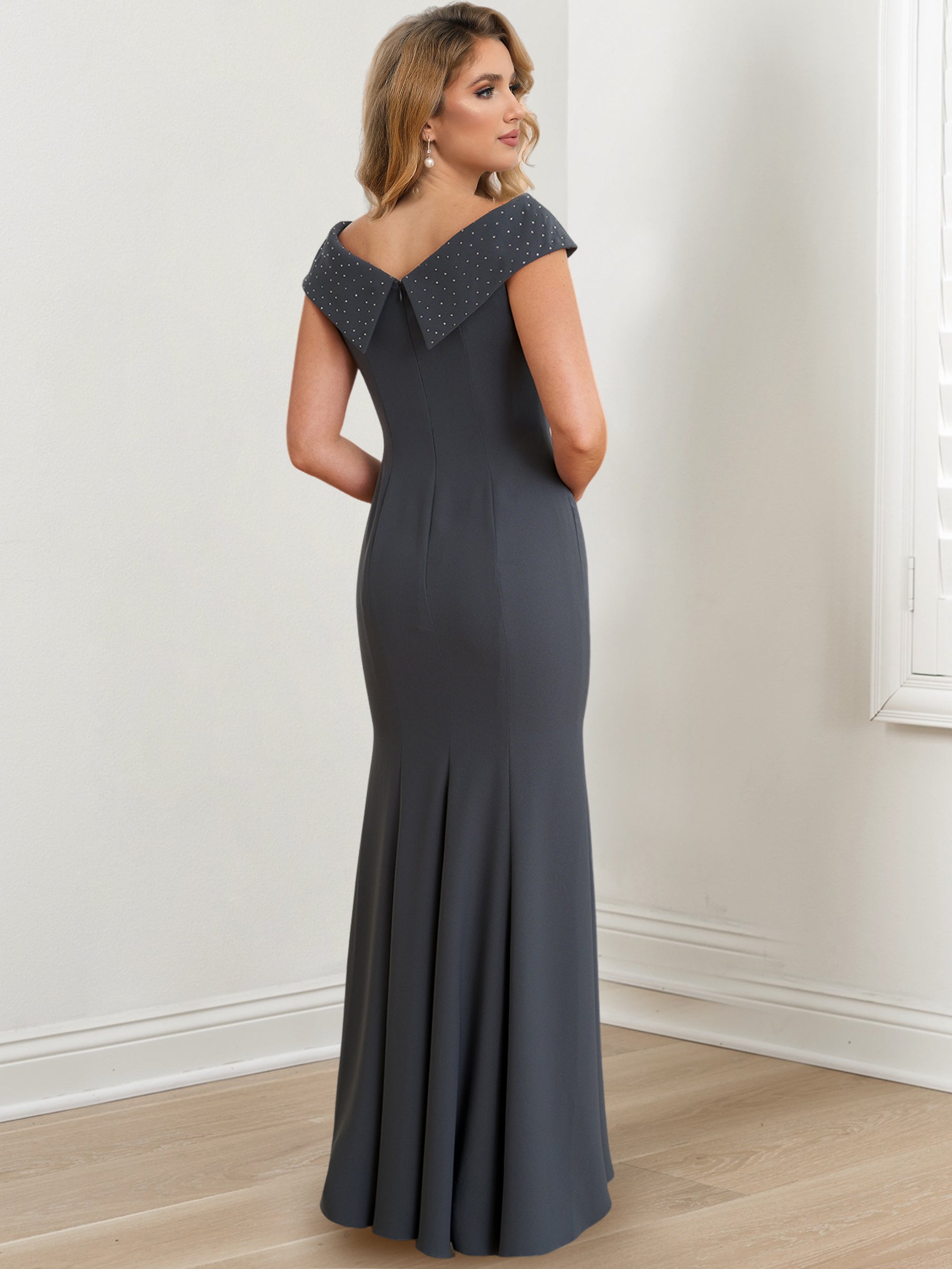 Vestidos para madre de la novia con escote joya, corte tubo/columna y largo hasta el suelo