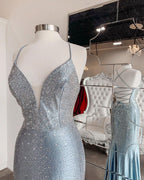 Atemberaubendes langes silbernes Ballkleid im Meerjungfrauenstil