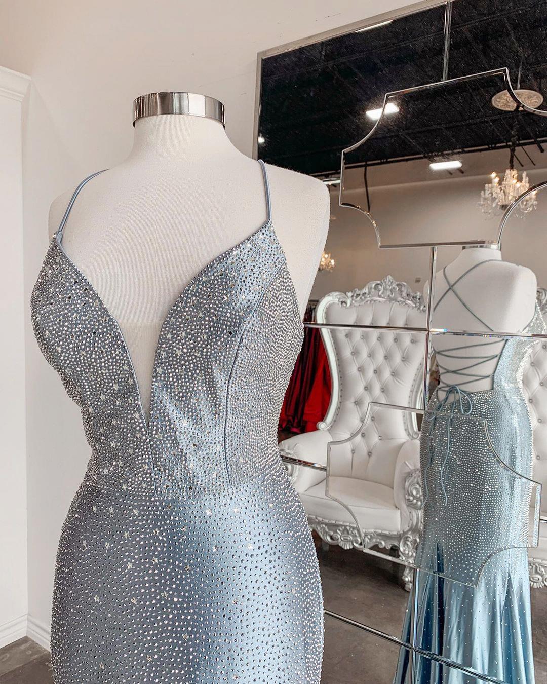 Atemberaubendes langes silbernes Ballkleid im Meerjungfrauenstil