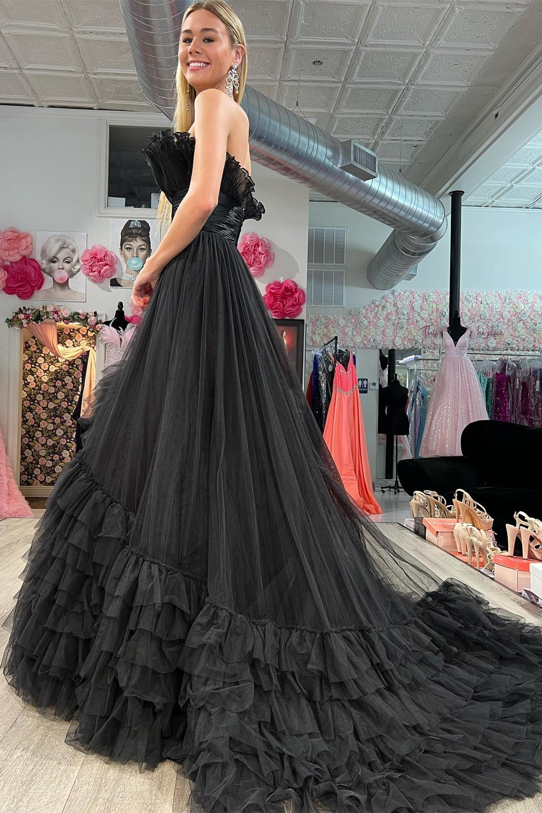Alani | A-Linien-Ballkleid aus trägerlosem, rosafarbenem, gestuftem Tüll