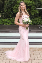 Vestido de fiesta largo de sirena con tirantes rosas y apliques