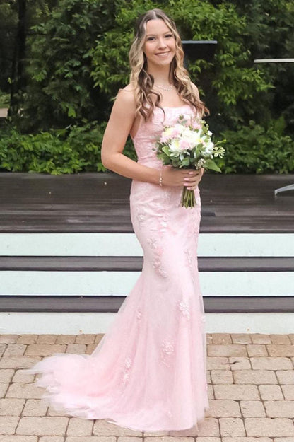 Rosa Meerjungfrau-Ballkleid mit langen Trägern und Applikationen