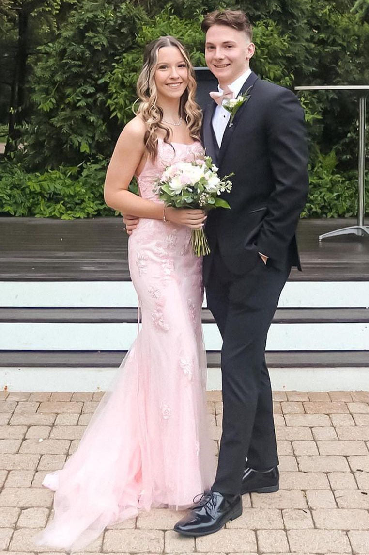 Vestido de fiesta largo de sirena con tirantes rosas y apliques