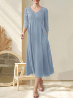 A-Linie V-Ausschnitt Wadenlanges Chiffon-Spitzenkleid für die Brautmutter mit Perlenbesatz