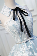 Lindos vestidos de fiesta con cuello halter y apliques de encaje