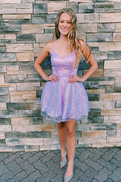 Chayla | Vestido de fiesta lila con escote en V, tirantes y lentejuelas