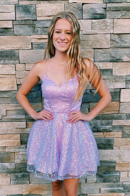 Chayla | Vestido de fiesta lila con escote en V, tirantes y lentejuelas