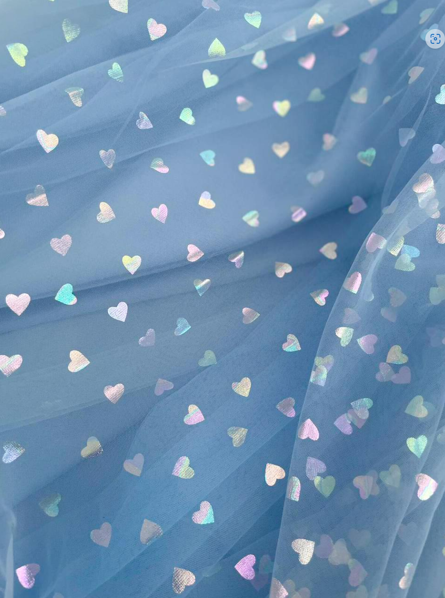 Vestido de tul con corsé y corazones brillantes por encima de la rodilla